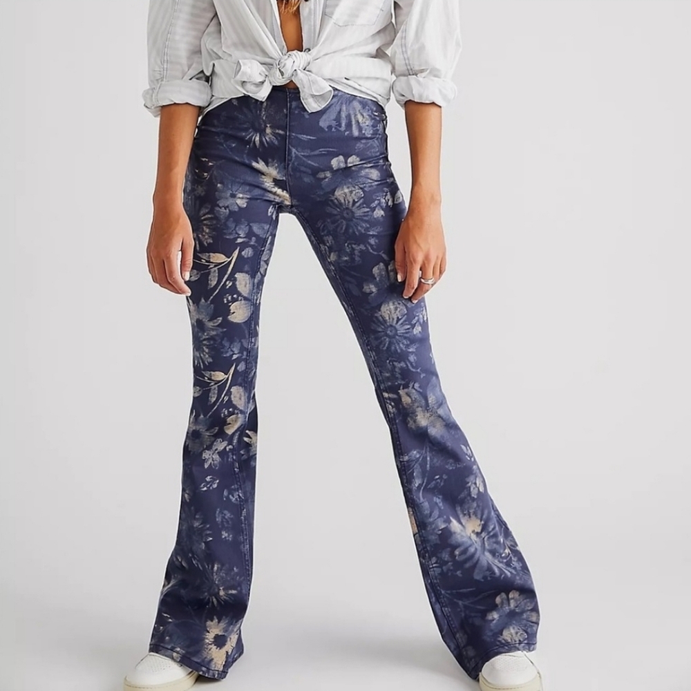 FREE PEOPLE Penny Pull-On Printed Flare Jeans-Navy Combo-Size 26